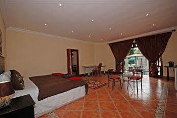 354 On York Avenue Hotel Randburg Buitenkant foto